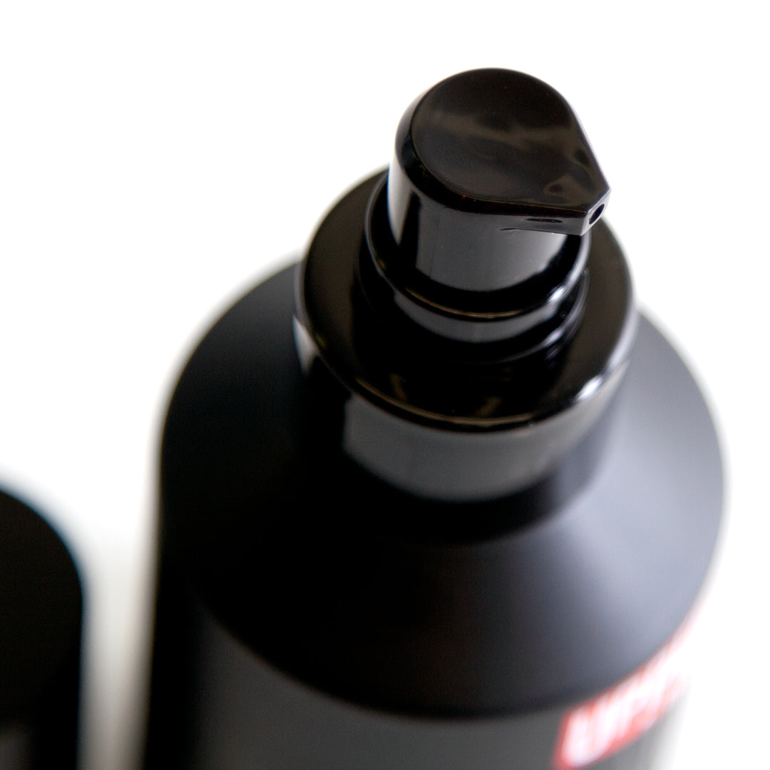 Uppercut Deluxe Beard Balm 100 ml — close-up of the beard balm bottle cap and shoulder