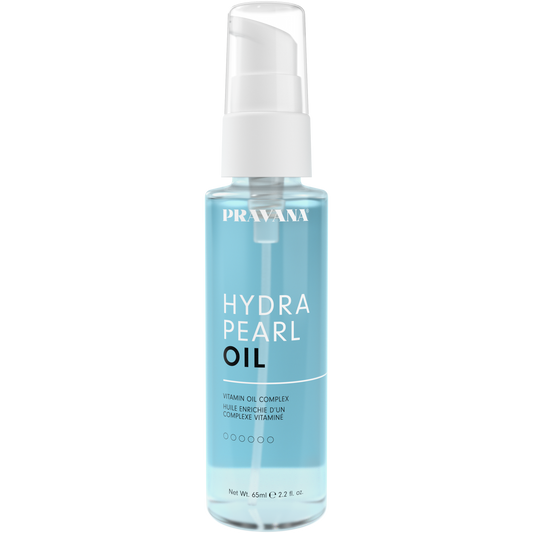Oil enrichie d'un complexe vitamine Hydra Pearl — flacon pompe bleu 65 ml, etiquette de face, fond blanc