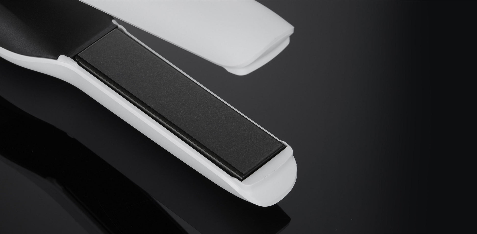 GHD – Unplugged Cordless Hair Straightener – White