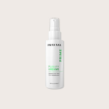 Spray demineralisant Purify & Revive — flacon vaporisateur blanc PRIME 150 ml, etiquette de face, fond uni