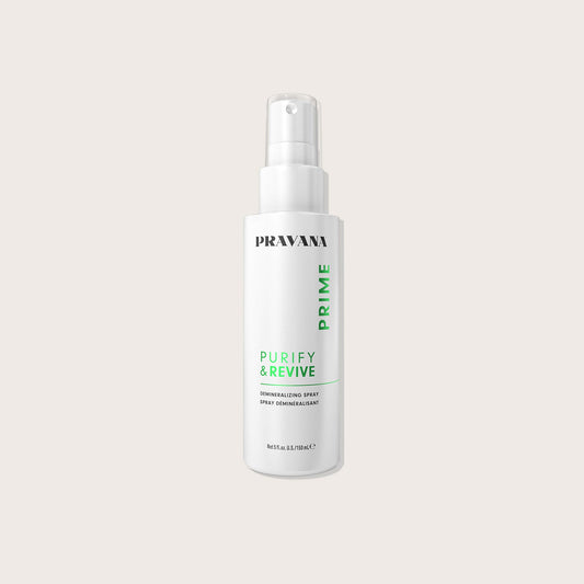 Spray demineralisant Purify & Revive — flacon vaporisateur blanc PRIME 150 ml, etiquette de face, fond uni