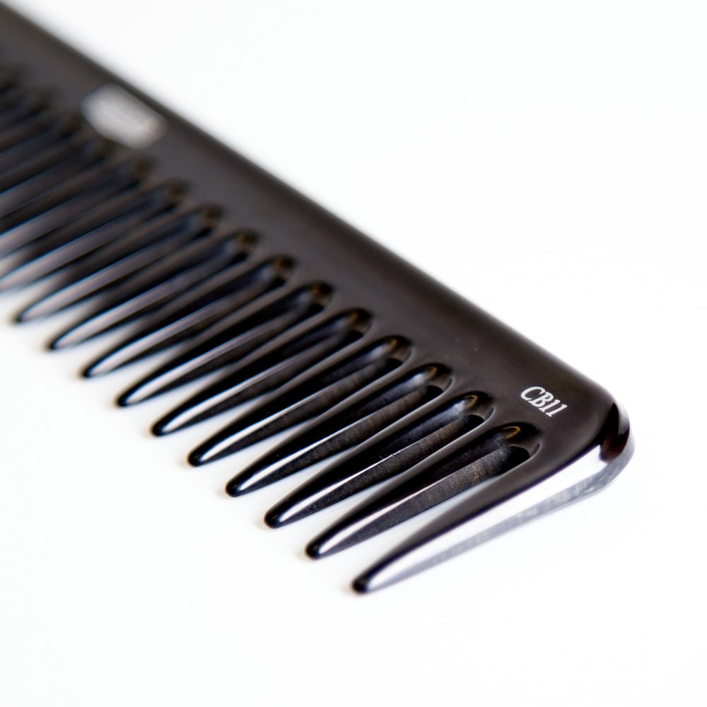 Uppercut Deluxe CB11 Rake Comb — close-up of the rake comb teeth