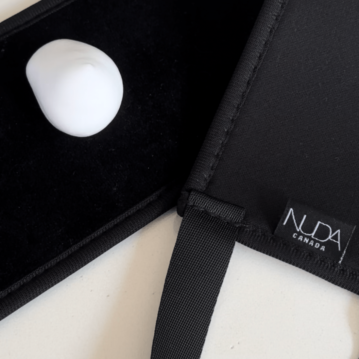 Nuda back applicator velvety surface and handles
