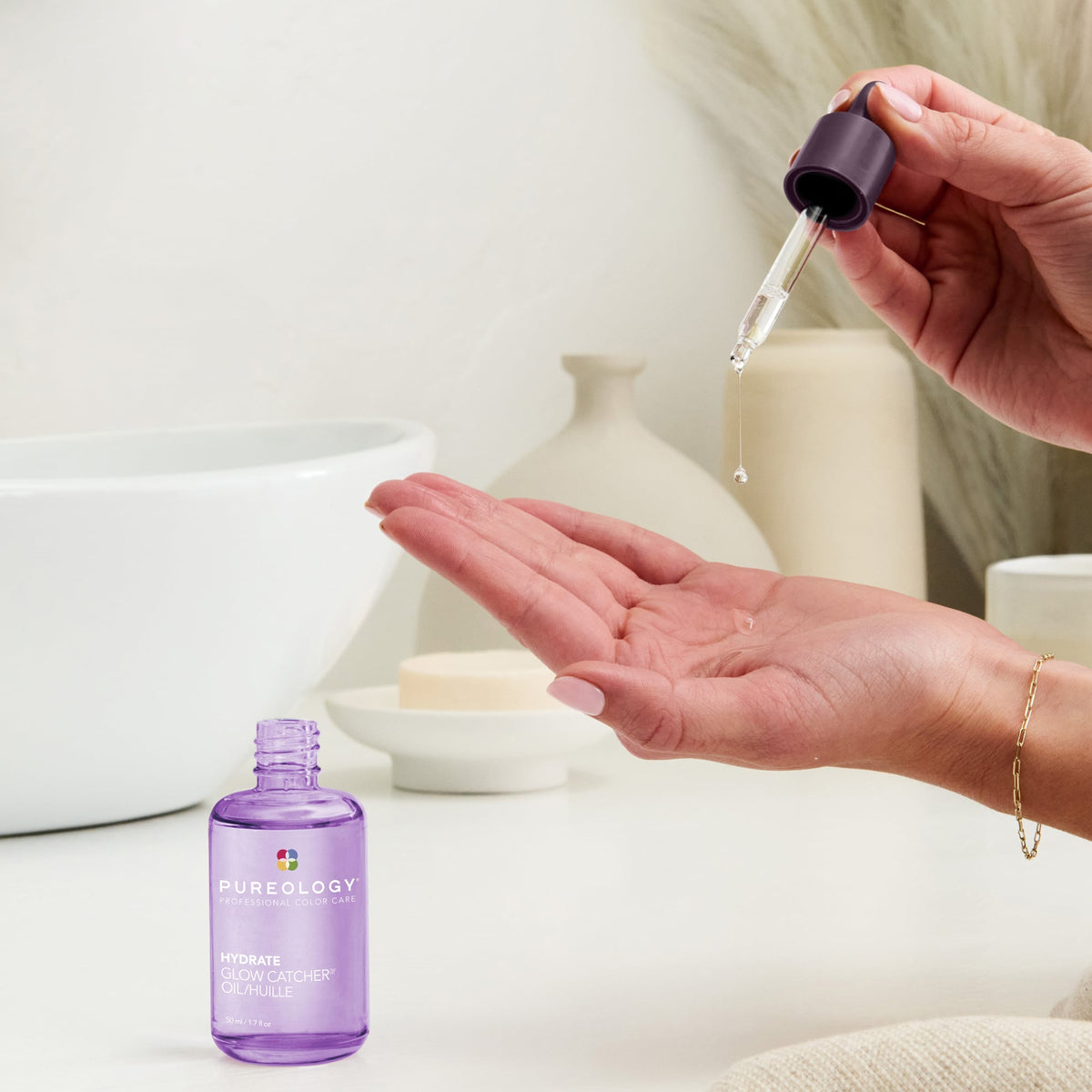 Pureology Hydrate Glow Catcher Oil – how to apply (2)