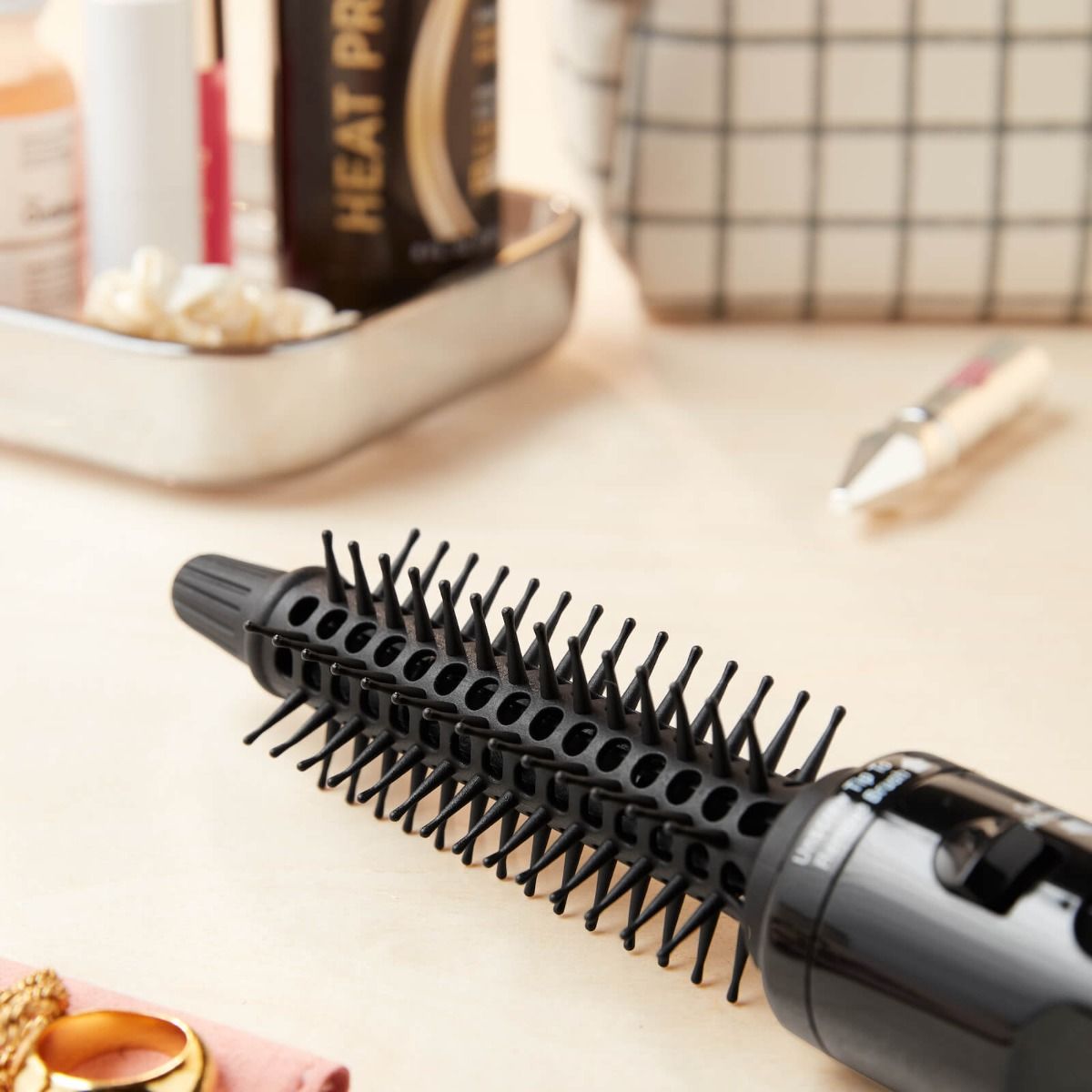 Hot Tools Professional Hot Air Brush 3/4" — vented barrel and bristle detail, model HT1579