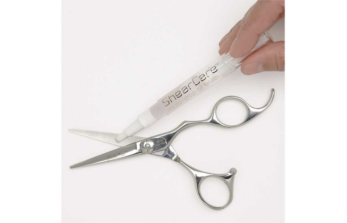 Shear Care Oil & Brush LP-1 — oiling a shear pivot