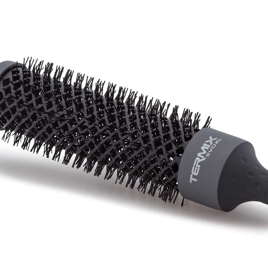 Termix Evolution XL extra-long barrel and ionized bristles, close-up