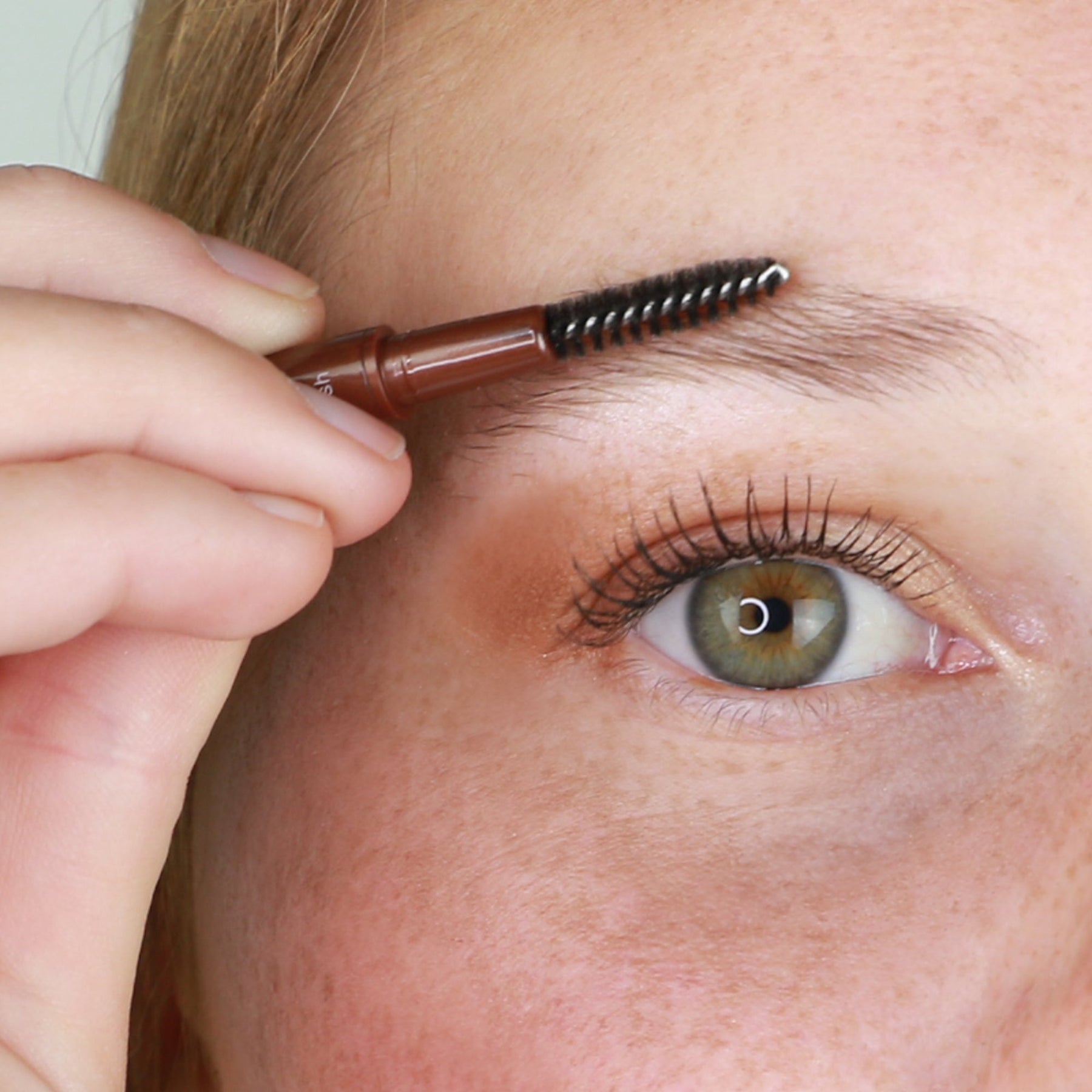 Retractable Brow Pencil - by Mineral Fusion |ProCare Outlet|